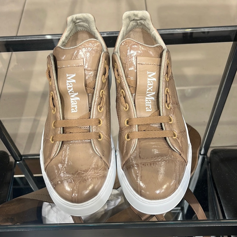 Camel shoes